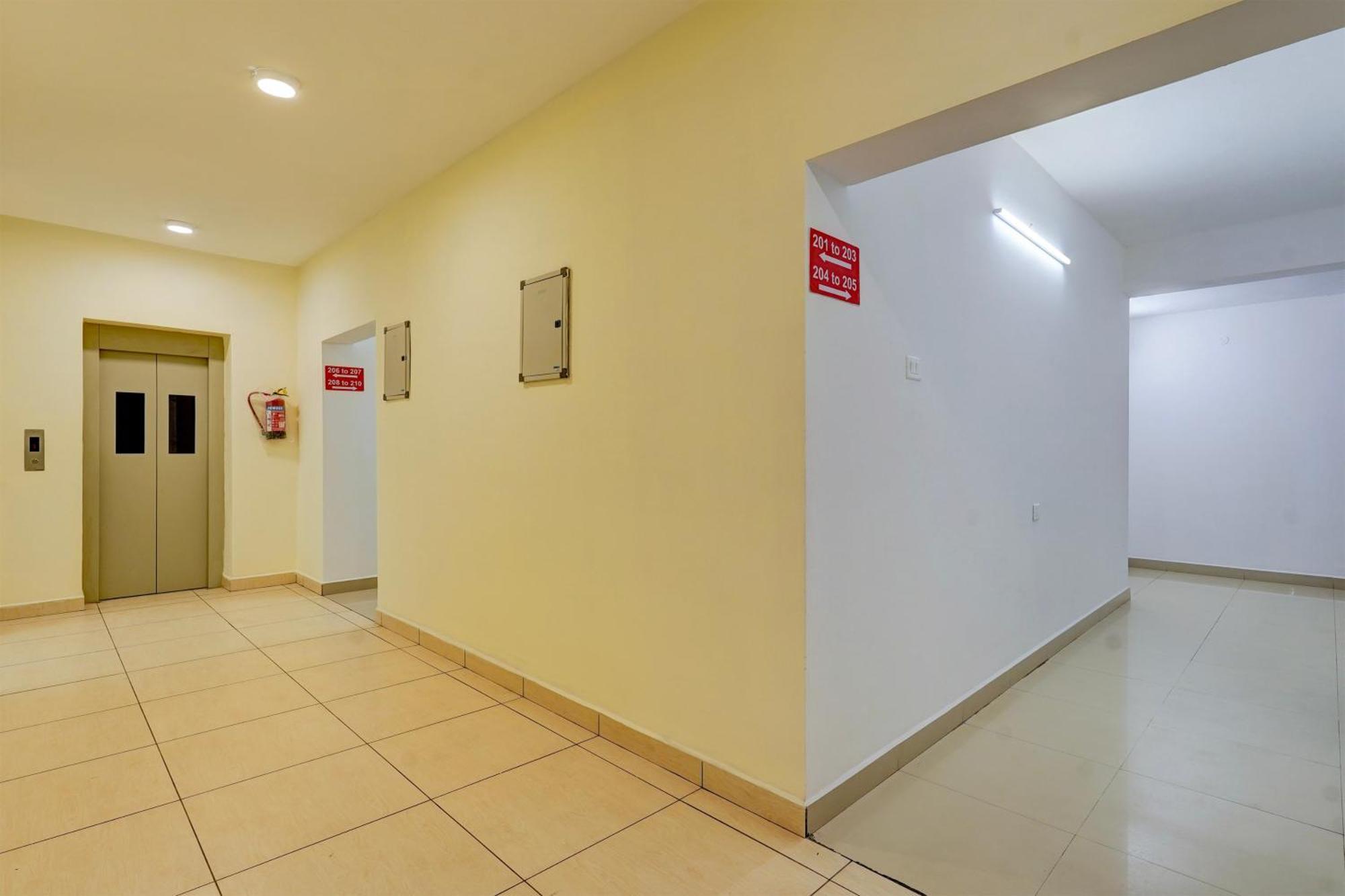 Super Hotel O Valasaravakkam Near Chandra Metro Mall Chennai Bagian luar foto